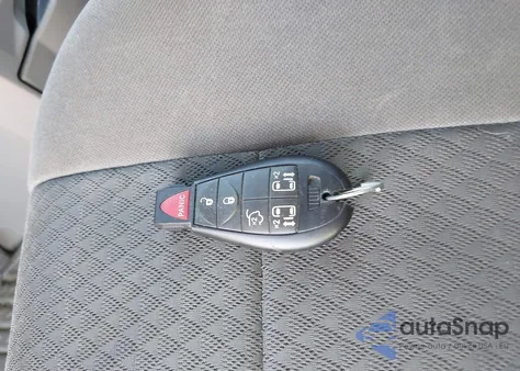 2010 Chrysler Town & Country Touring из США, поврежденный, VIN 2A4RR5D12AR232145